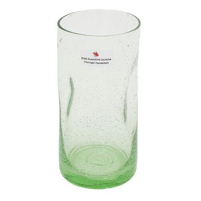 gruenes trinkglas unfoermig mundgeblasen waldglas